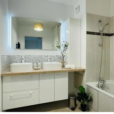 Joli Proche 尚特洛普恩布里